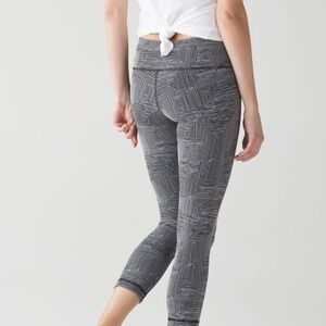 LULULEMON WUNDER UNDER CROP III - SIZE 6 MAZE JACQUARD BLACK WHITE
